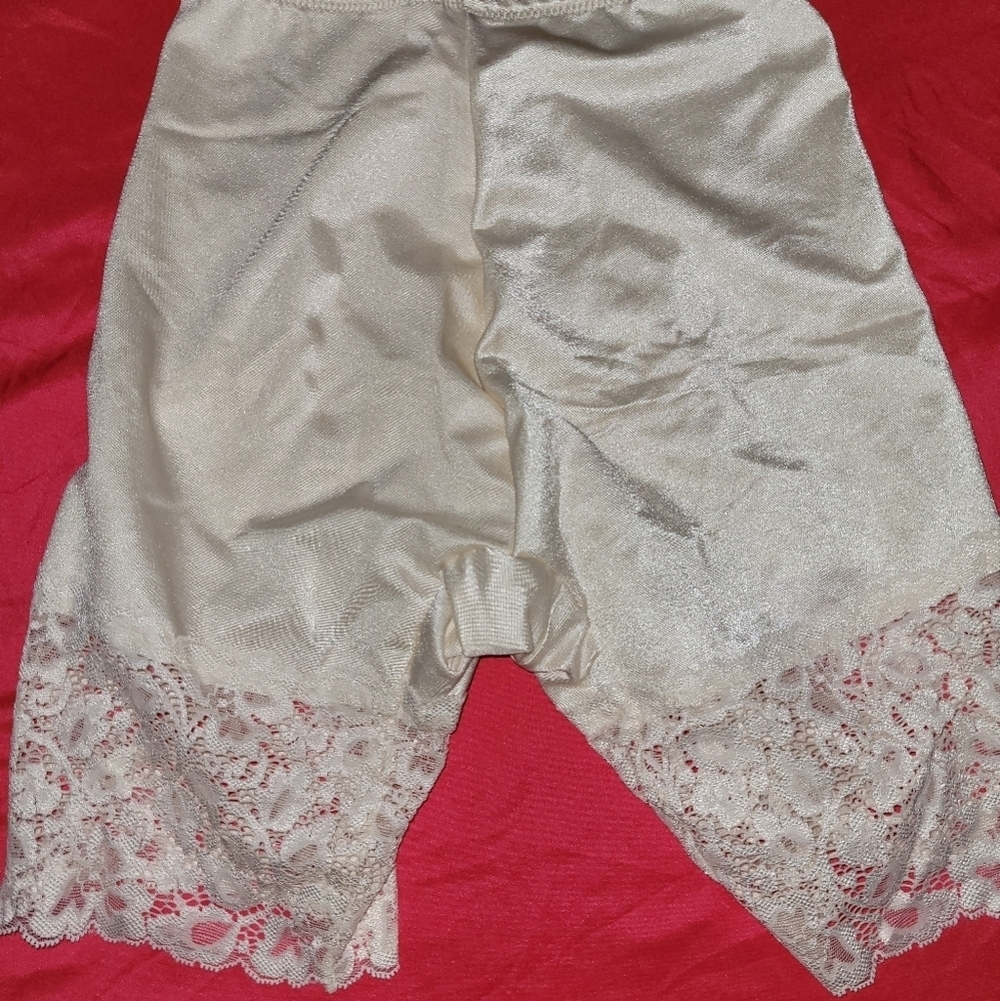Smoothie Seductively slim medium sample NWOT tan lace - Picture 2 of 2